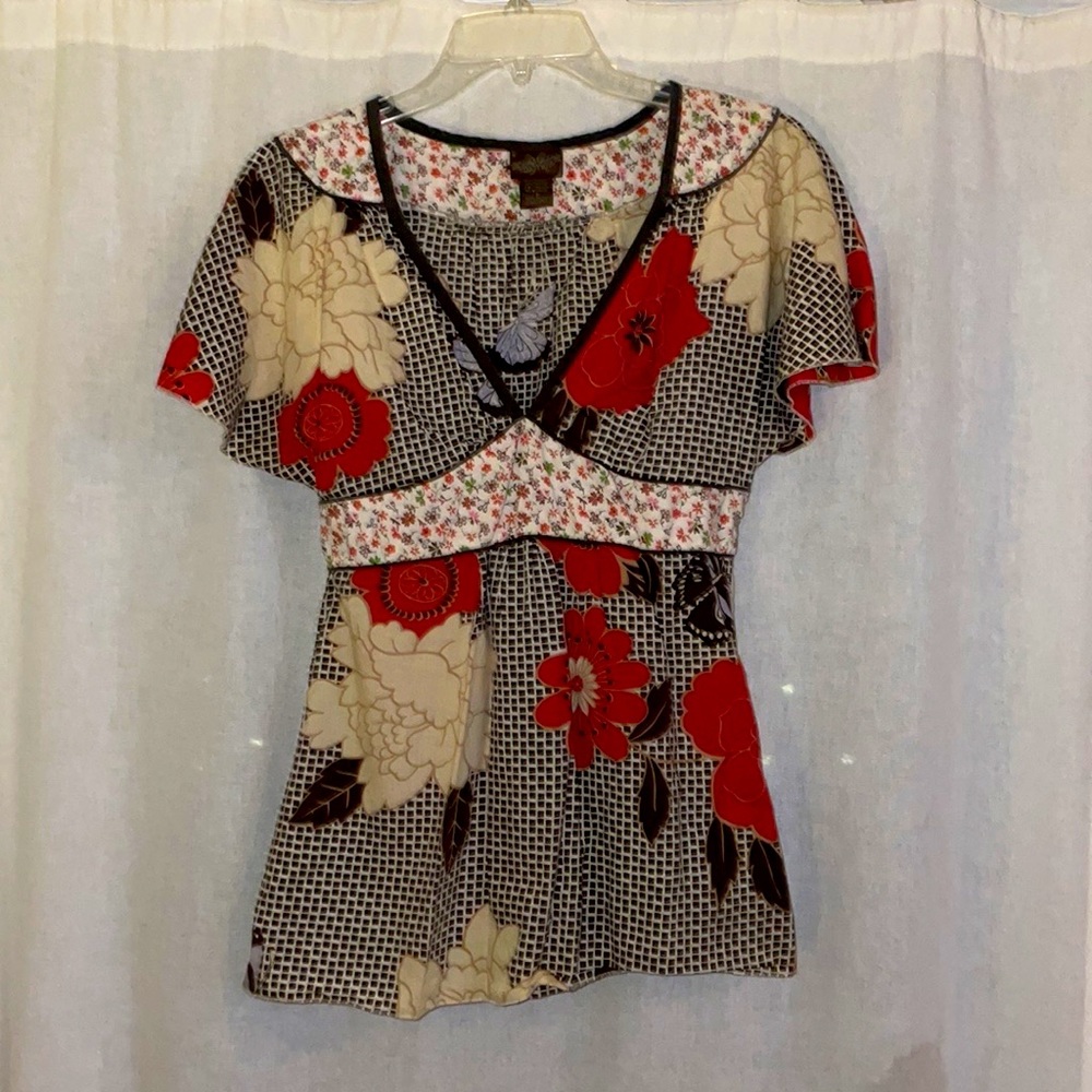 Bohemian floral top that ties in back